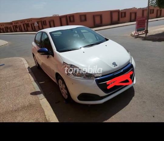 Peugeot 208  2017 Essence 110000Km Kelaat Es-Sraghna #100055 plein