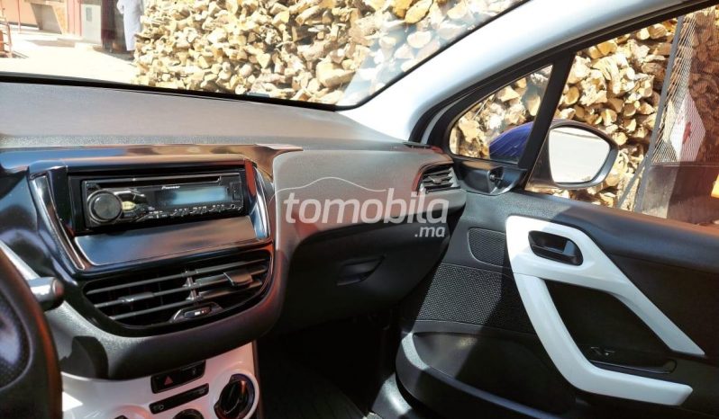 Peugeot 208  2017 Essence 110000Km Kelaat Es-Sraghna #100055 plein