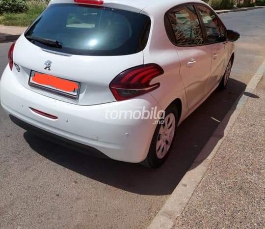 Peugeot 208  2017 Essence 110000Km Kelaat Es-Sraghna #100055