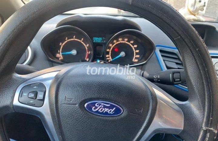 Voiture Ford Fiesta 2017 à Salé  Essence
