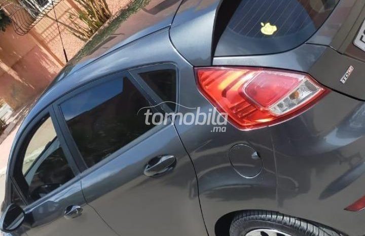 Ford Fiesta Occasion 2017 Essence 98000Km Salé #101629 plein