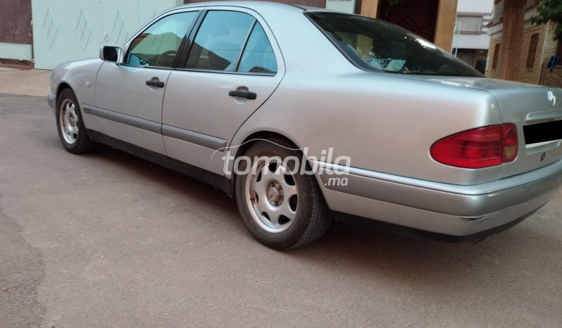 Mercedes-Benz 220 Importé Occasion 1995 Diesel 307000Km Berkane #101925 plein