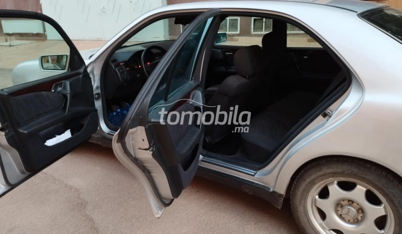 Mercedes-Benz 220 Importé Occasion 1995 Diesel 307000Km Berkane #101925 plein